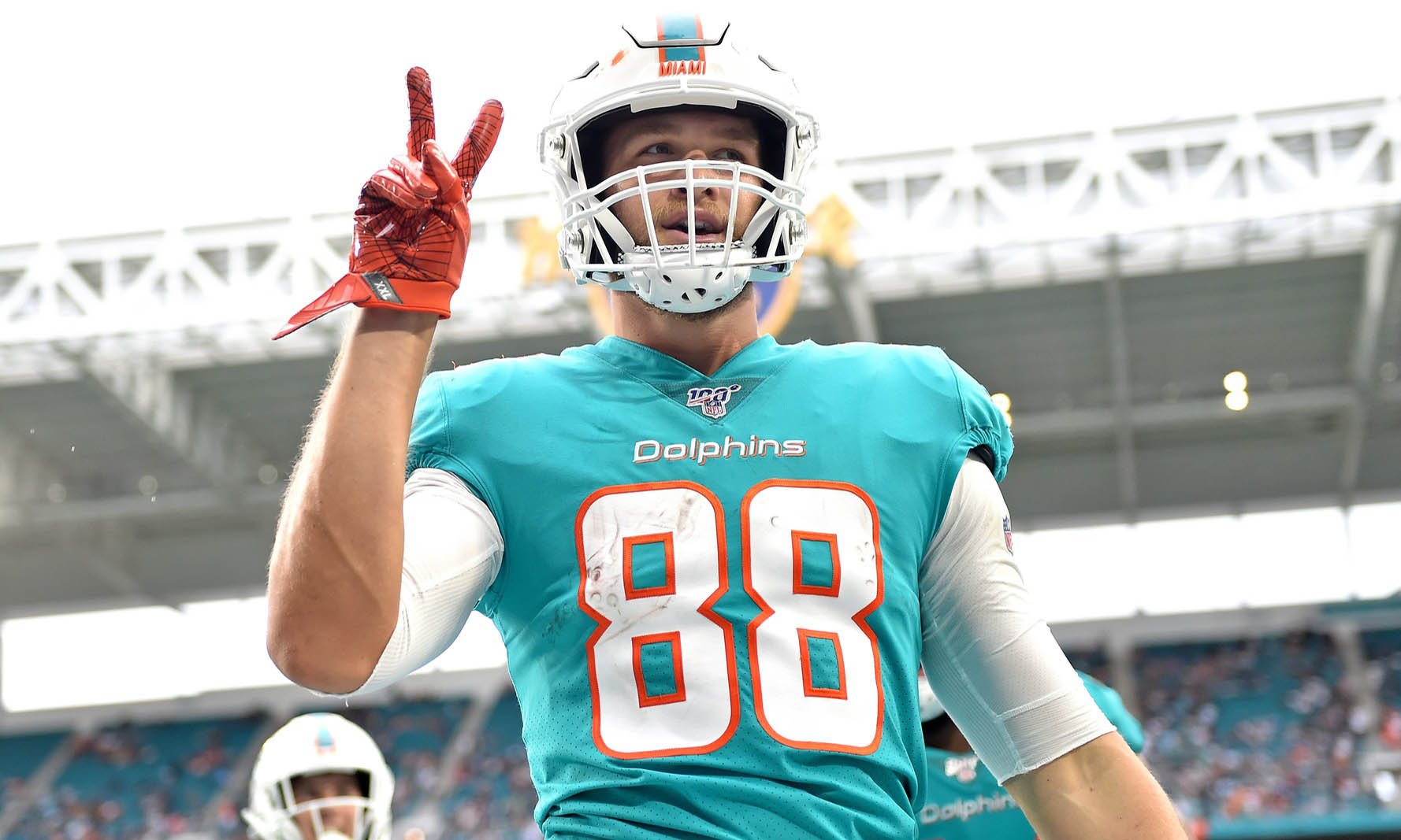 Fantasy football battle: Dallas Goedert vs. Mike Gesicki vs