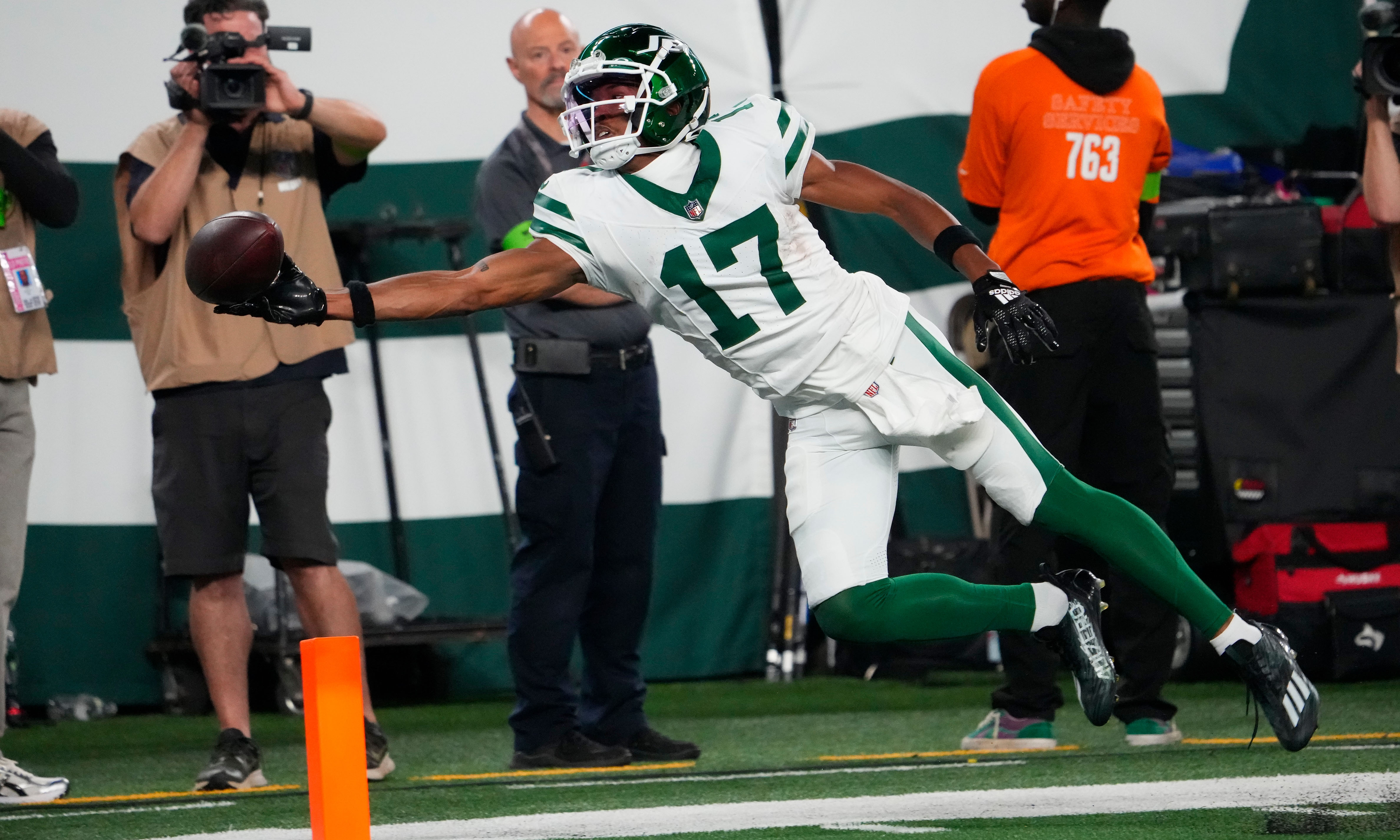 Jets trade WR Elijah Moore to Browns, taking one potential Packers target  off the board - Acme Packing Company